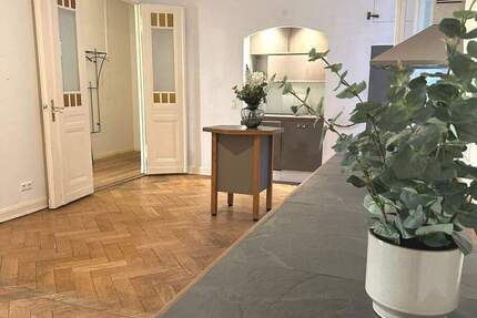 WUNDERBARE, GROSSZÜGIGE 5-6 ZIM. ALTBAU-WHG., GR. WOHNKÜCHE + BALKON MIT VIEL POTIENTIAL UNWEIT KUDAMM 5 zimmer