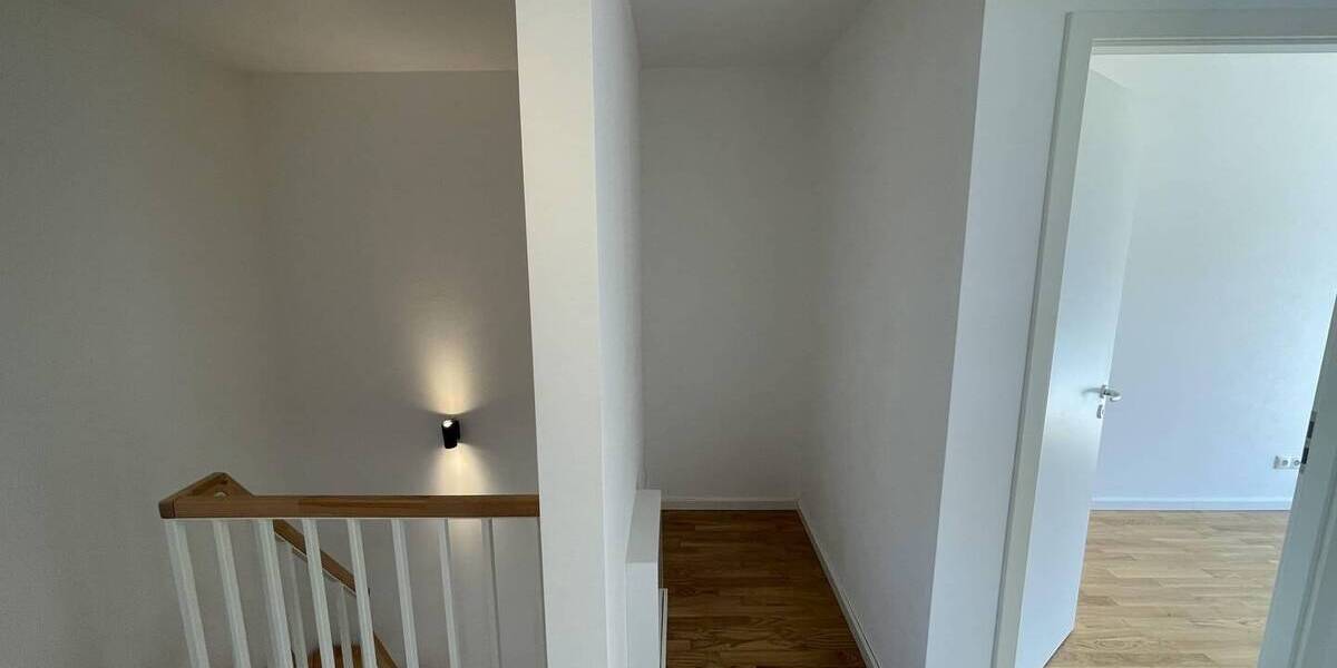 Doppelhaushälfte Schöneiche bei Berlin - 6 Zimmer, 140 m&sup2;, 2.300&euro; | Angebot:25910518