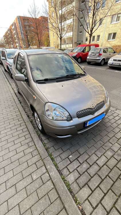 Toyota Yaris 115.000 km 2.010 € Berlin 12627