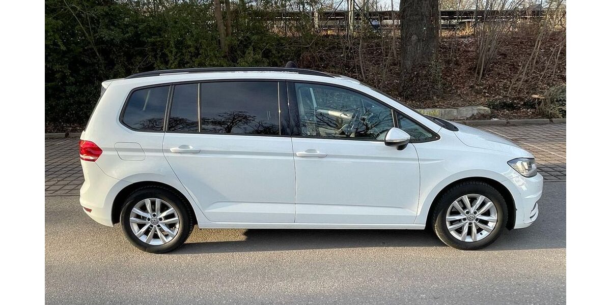 VW Touran 195.000 km 9.900 &euro; Berlin 10707