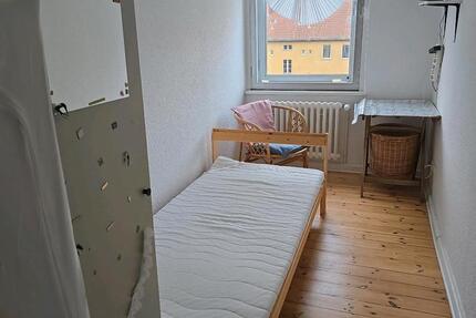 Halbzimmer in eine Wohnung_nur Frauen 1 zimmer