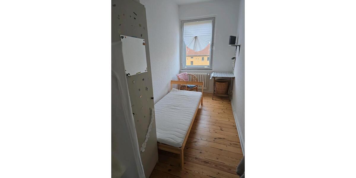 Halbzimmer in eine Wohnung_nur Frauen 1 zimmer