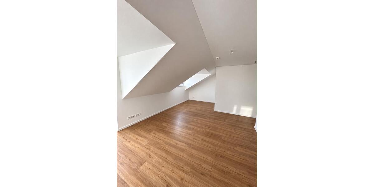Dachgeschoßwohnung Berlin Marzahn-Hellersdorf - 3 Zimmer, 79 m&sup2;, 1.405&euro; | Angebot:27699216