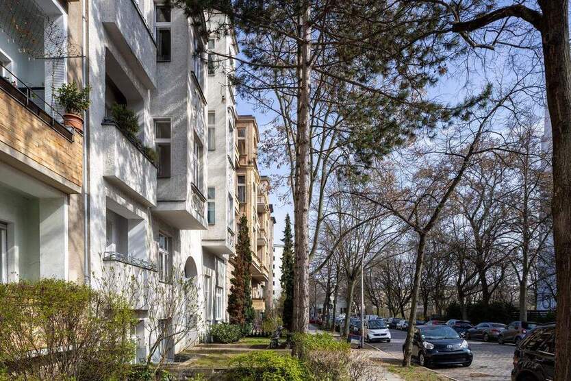 Familienfreundlicher Altbautraum: 3 Zimmer mit sonnigem Balkon - perspektivisch zur Eigennutzung!