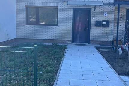 Haus Berlin Neukölln - 4 Zimmer, 92 m&sup2;, 2.500&euro; | Angebot:26021399