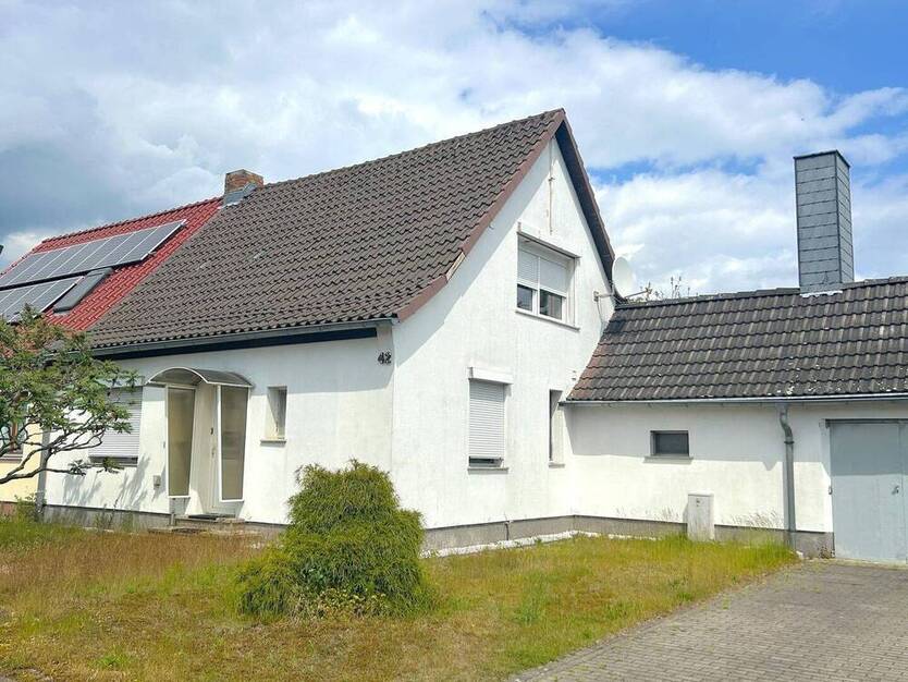 Oranienburg OT Zehlendorf - Doppelhaushälfte auf großem Grundstück