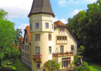 1 Zimmer Wohnung im Schloss Rheden mit 6.000 m² Schlosspark