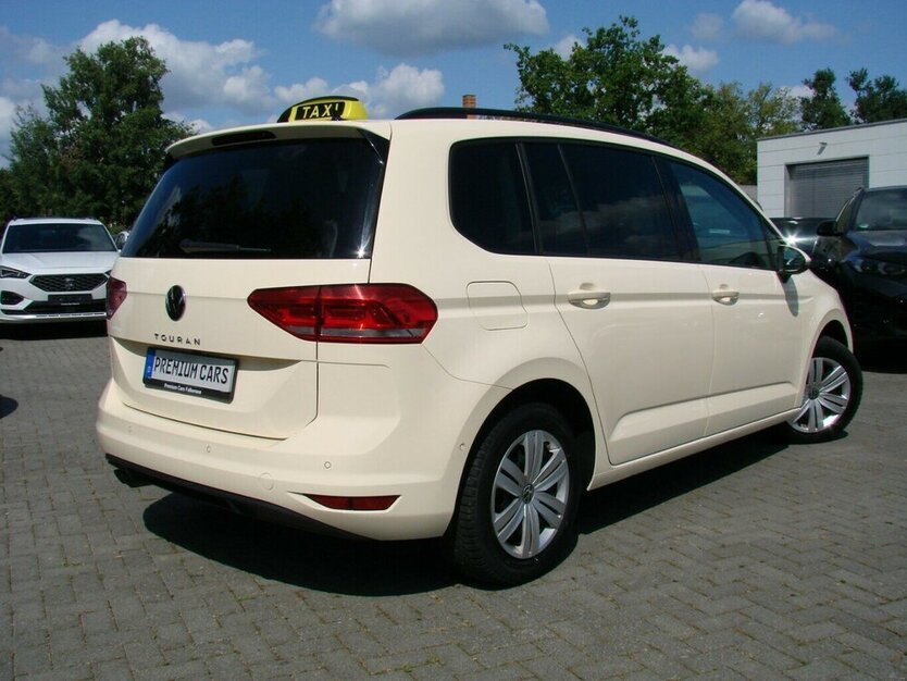VW Touran 2.0TDI TAXI 7-Sitzer Leder Kamera AHK 89.165 km 27.980 € Falkensee 14612