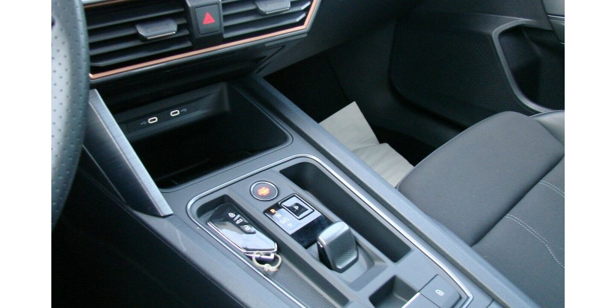 Cupra Leon ST eTSi ACC Panorama Vision Plus LED Beats 5.999 km 27.980 &euro; Falkensee 14612