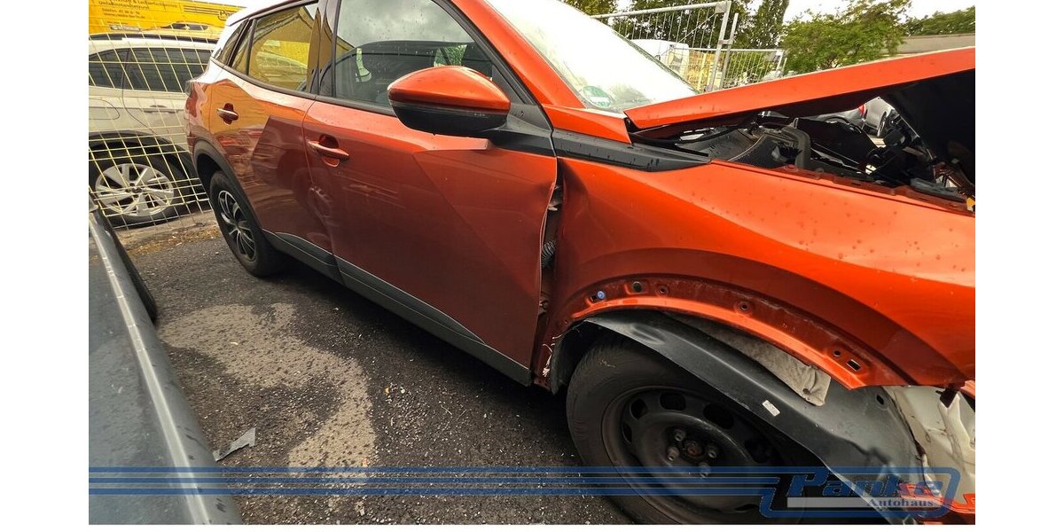 Peugeot 2008 1.2 PureTech 100 Active Pack*Unfall* 21.200 km 6.380 &euro; Berlin 13187