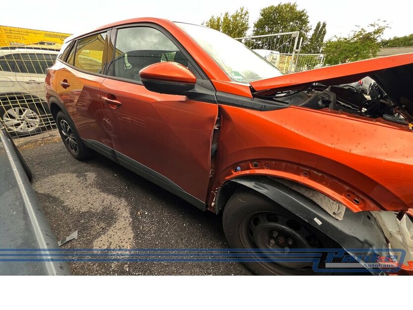 Peugeot 2008 1.2 PureTech 100 Active Pack*Unfall* 21.200 km 6.380 € Berlin 13187