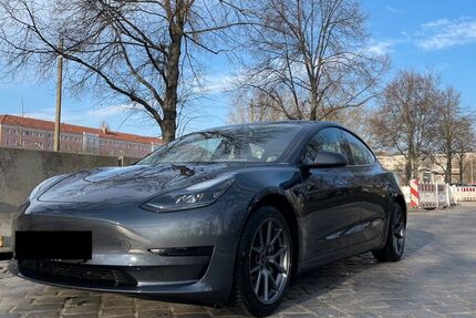 Tesla Model 3 36.800 km 27.400 &euro; Berlin 10243