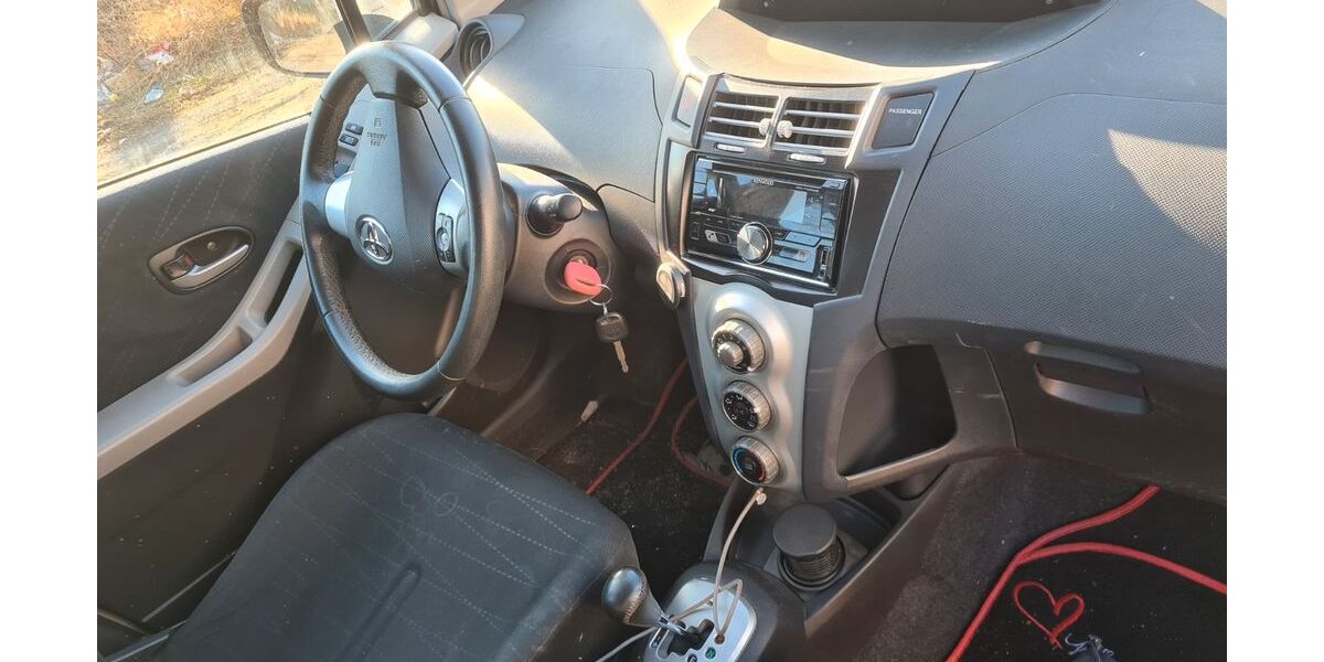 Toyota Yaris 262.132 km 2.400 &euro; berlin 13089