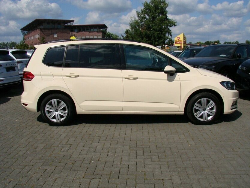 VW Touran 2.0TDI TAXI 7-Sitzer Leder Kamera AHK 89.165 km 27.980 € Falkensee 14612