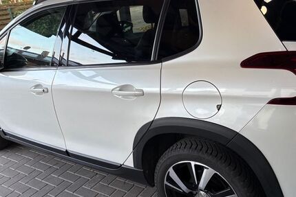 Peugeot 2008 99.000 km 9.500 &euro; Mittenwalde 15749