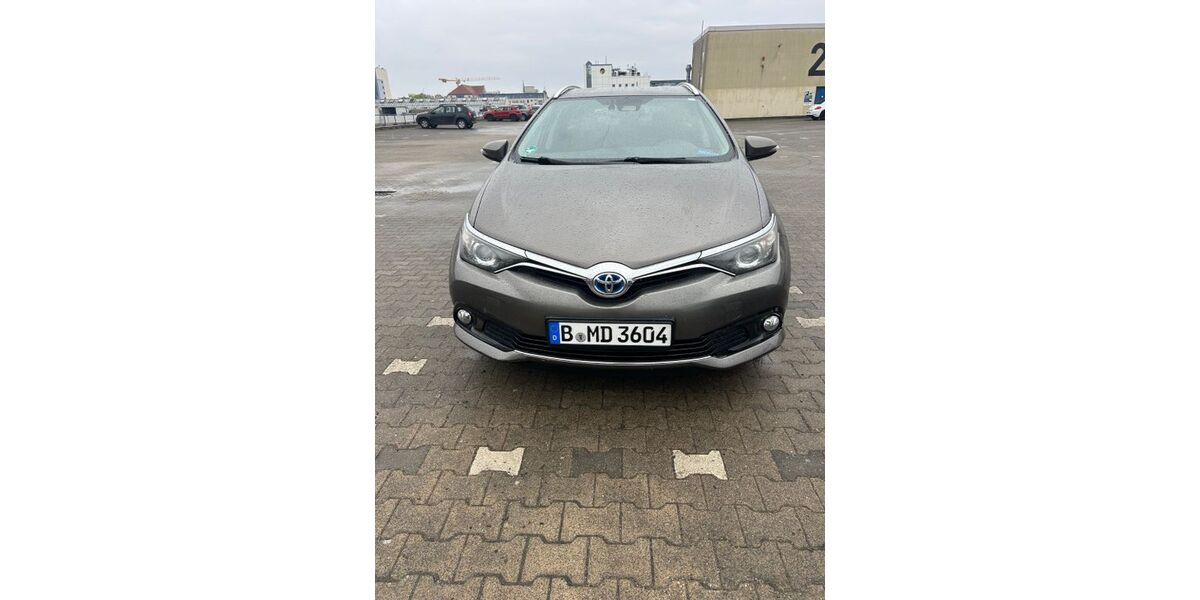 Toyota Auris 372.800 km 9.500 &euro; Berlin 13439