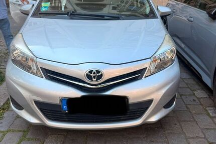 Toyota Yaris 60.500 km 5.499 &euro; Berlin 10585