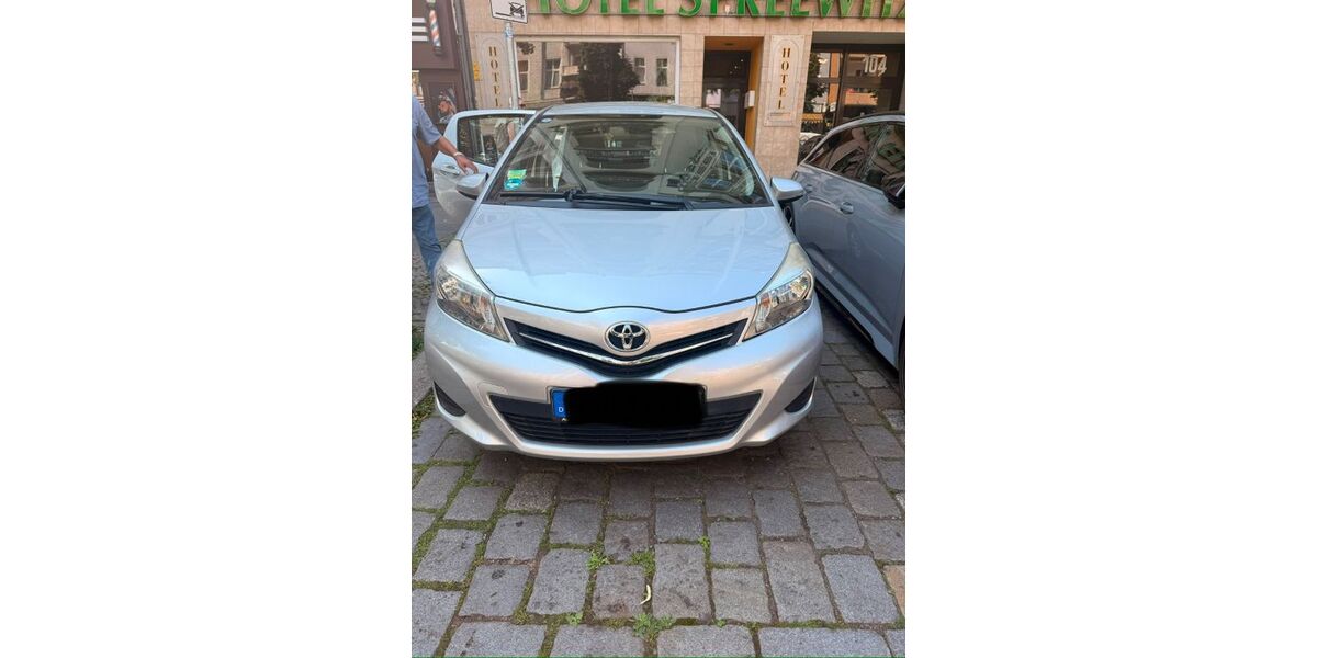 Toyota Yaris 60.500 km 5.499 &euro; Berlin 10585
