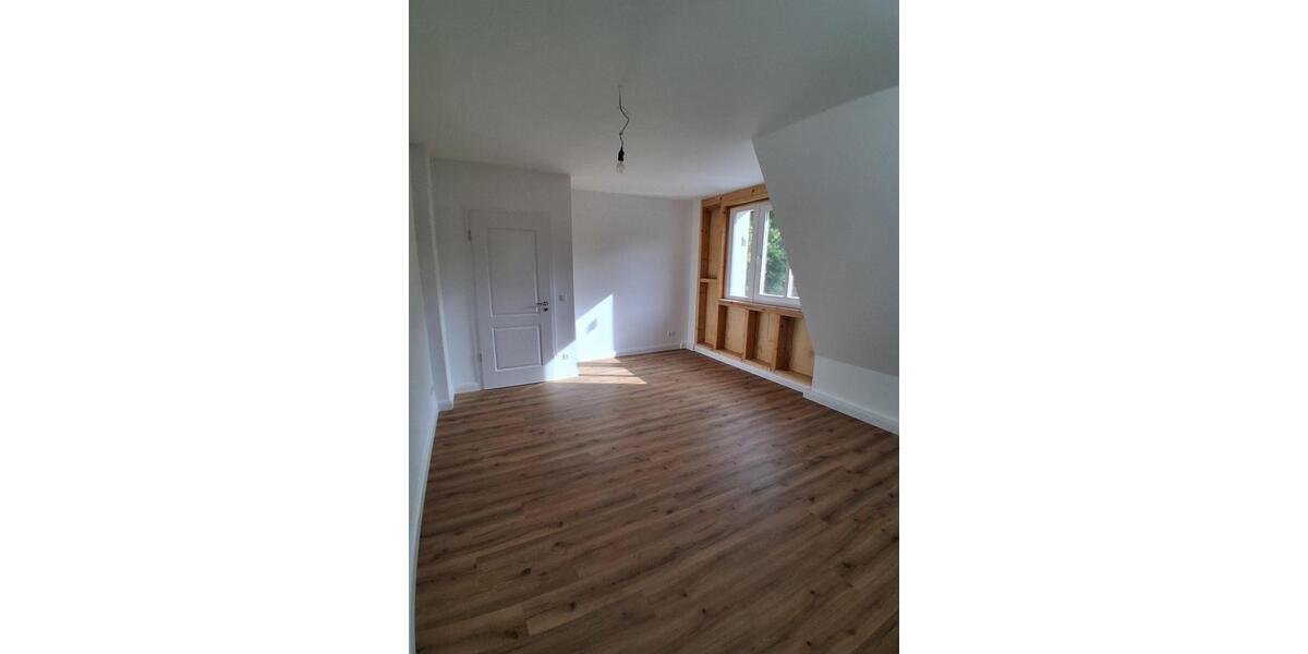 Schöne neu errichtete 3 bis 4 Zimmer-Dachgeschosswohnung mit geh. Innenausstattung und Dachterrasse 3 zimmer