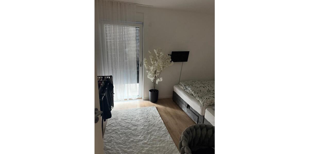 Erdgeschoßwohnung Schönefeld - 3 Zimmer, 88 m&sup2;, 1.500&euro; | Angebot:25944241