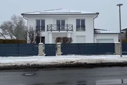 Haus Berlin Marzahn-Hellersdorf - 4 Zimmer, 237 m&sup2;, 3.500&euro; | Angebot:24836051