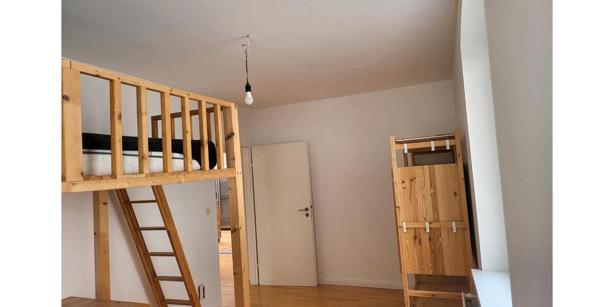 Dachgeschoßwohnung Berlin Steglitz-Zehlendorf - 4 Zimmer, 136 m&sup2;, 2.980&euro; | Angebot:26298973