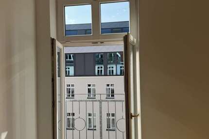 Wohnung Berlin Mitte - 2 Zimmer, 76 m&sup2;, 1.424&euro; | Angebot:27085663