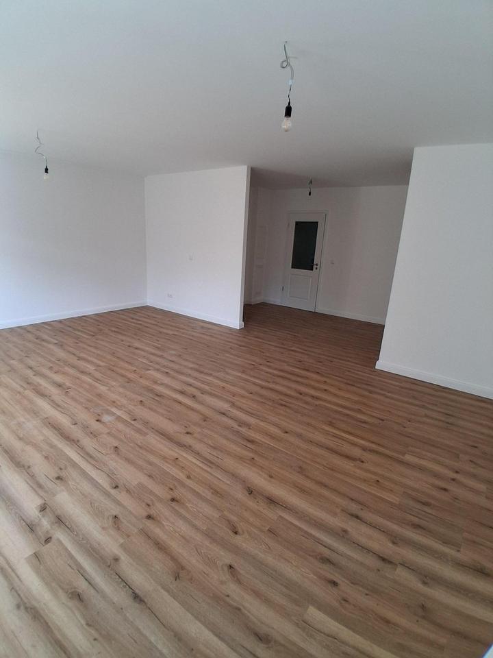 Schöne neu errichtete 3 bis 4 Zimmer-Dachgeschosswohnung mit geh. Innenausstattung und Dachterrasse zimmer