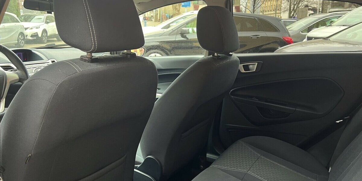 Ford Fiesta Titanium*Keyless*PDC*LED*Tel.*Chrom*GAS* 178.353 km 4.490 &euro; Berlin 13187