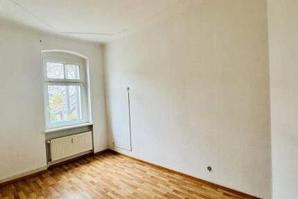 Bezugsfreie Altbauwohnung in ruhiger Lage! Ideal zum Renovieren und Gestalten nach eigenen Wünschen! 2 zimmer