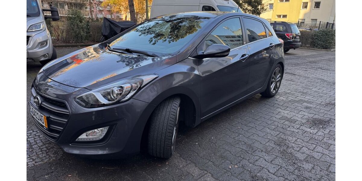 Hyundai i30 109.000 km 9.500 &euro; Berlin 13347