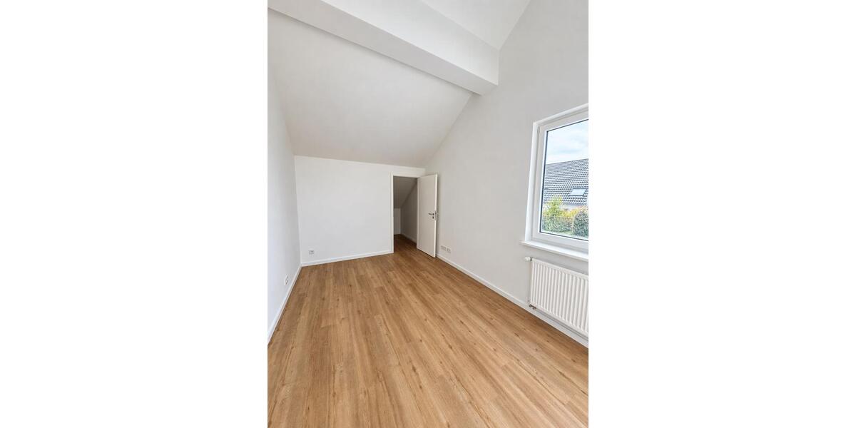 Dachgeschoßwohnung Berlin Marzahn-Hellersdorf - 3 Zimmer, 79 m&sup2;, 1.405&euro; | Angebot:27699216