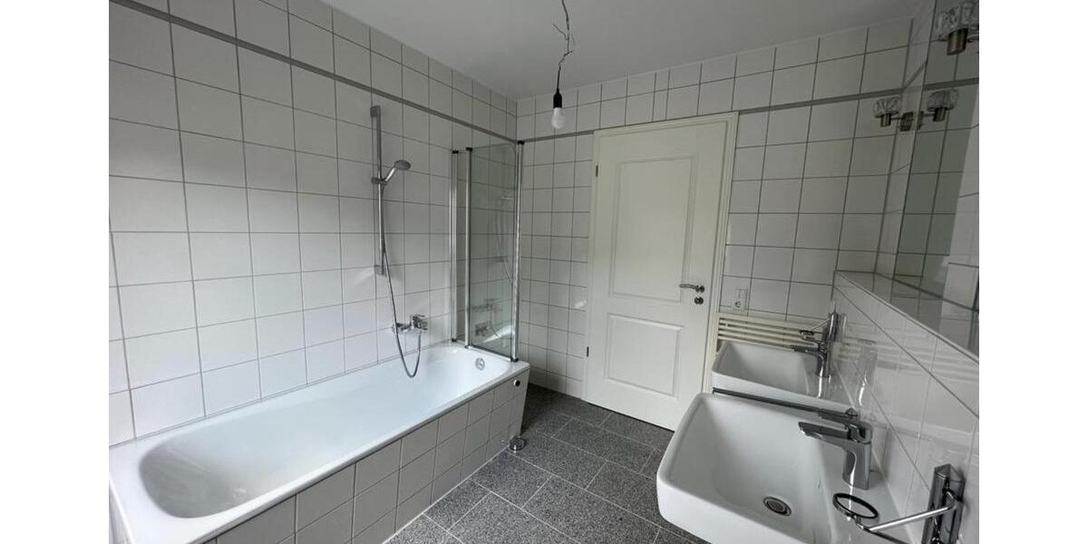 Dachgeschoßwohnung Berlin Steglitz-Zehlendorf - 2 Zimmer, 82 m&sup2;, 1.250&euro; | Angebot:24866514
