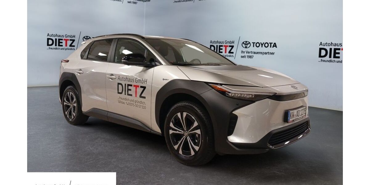 Toyota bZ4X 2.200 km 33.880 € Wildau 15745