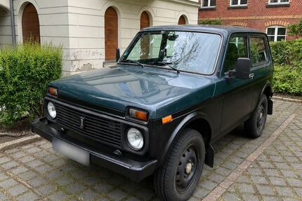 Lada Niva 70.000 km 6.490 &euro; Berlin 13189