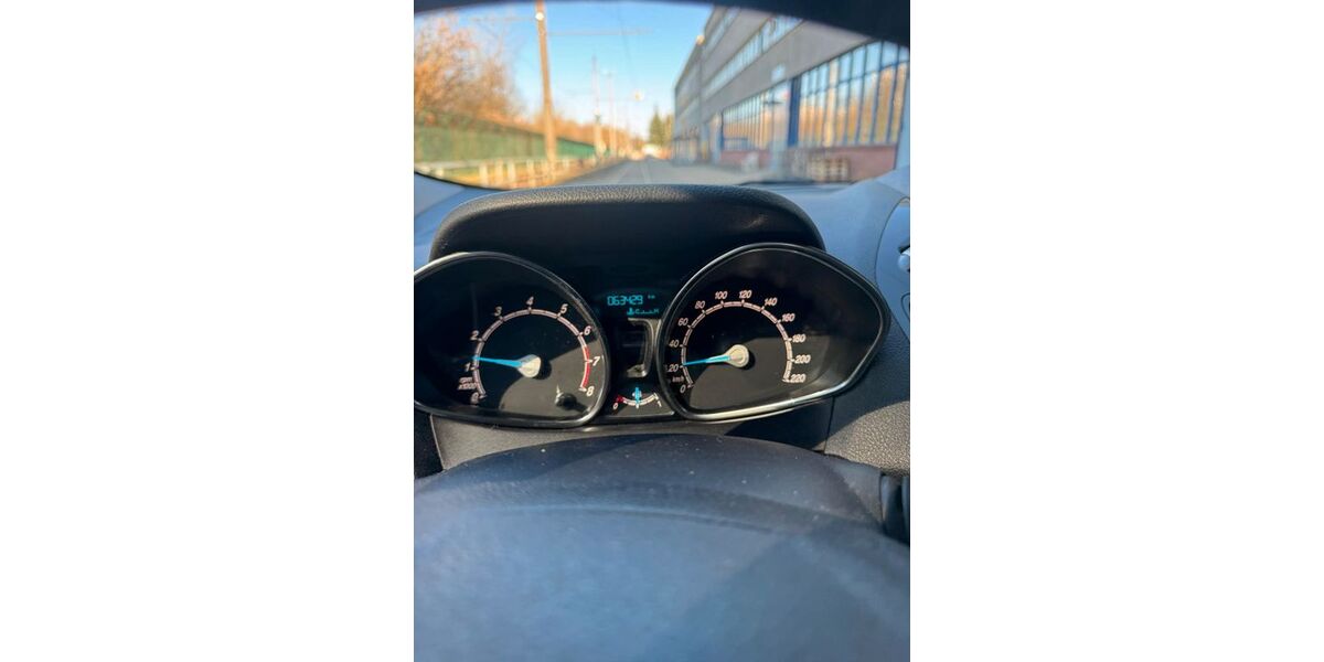 Ford Tourneo Courier 63.460 km 9.500 &euro; Berlin 14199