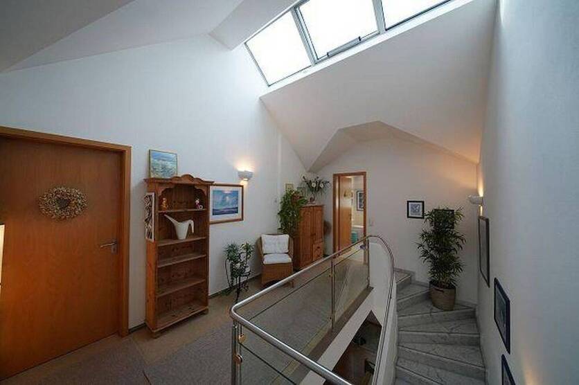 Großzügiges Architektenhaus, gepflegt, mit separater EinliegerWohnung