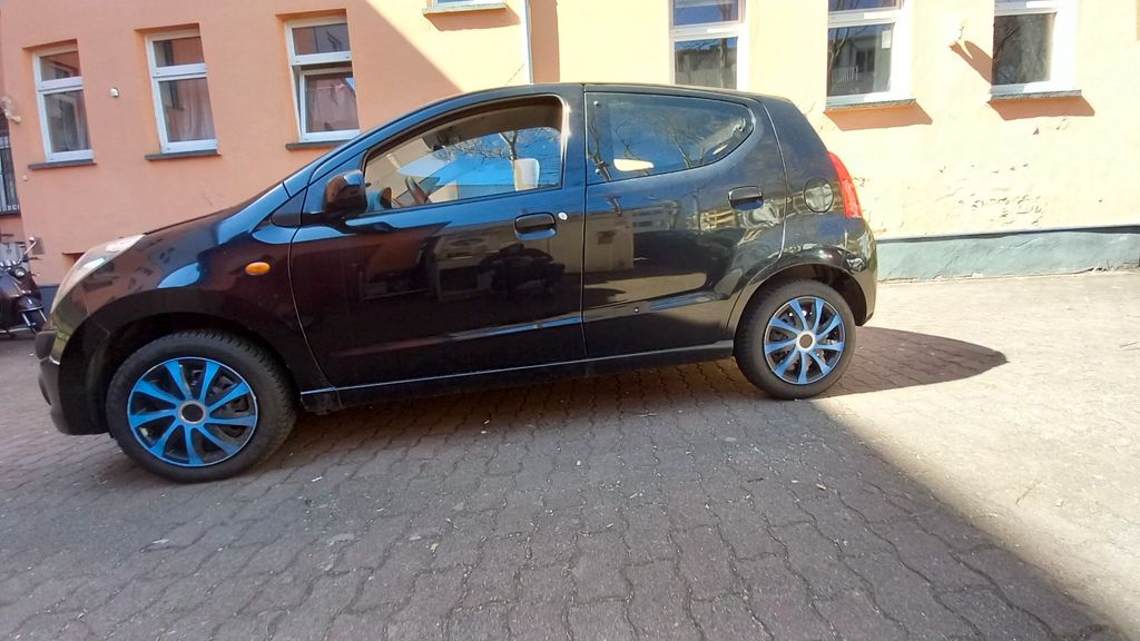 Nissan Pixo 129.000 km 3.490 &euro; berlin 12459