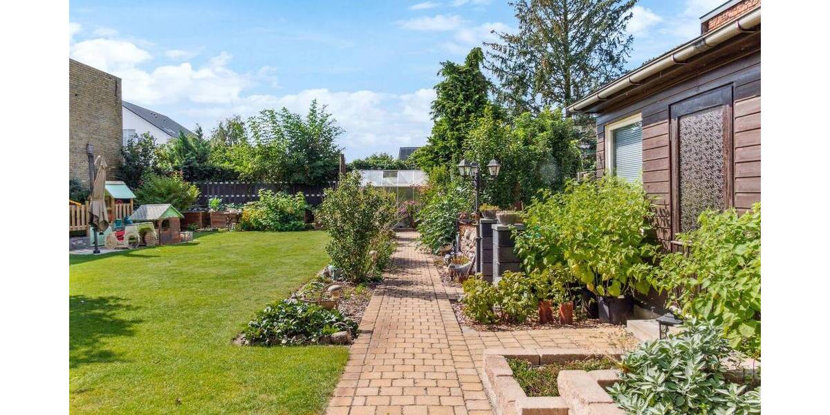 Großzügiges Stadthaus mit Gartenidylle & Pool - Raum für Familie und Generationen 9 zimmer