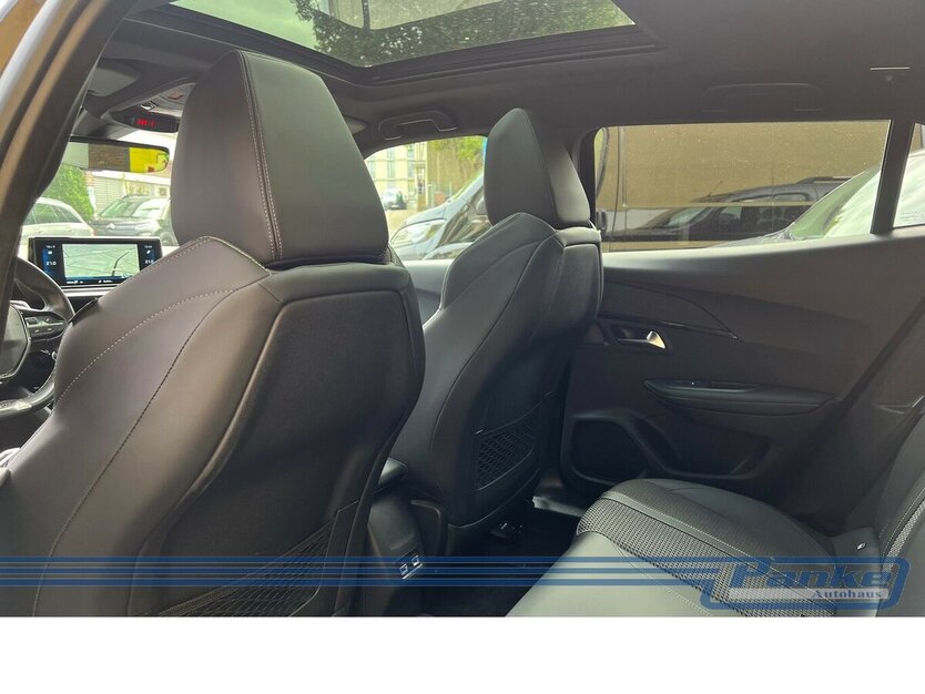 Peugeot 2008 GT 155 EAT8*Pano*LED*360°*TotWinkel*NAV* 36.726 km 20.990 € Berlin 13187