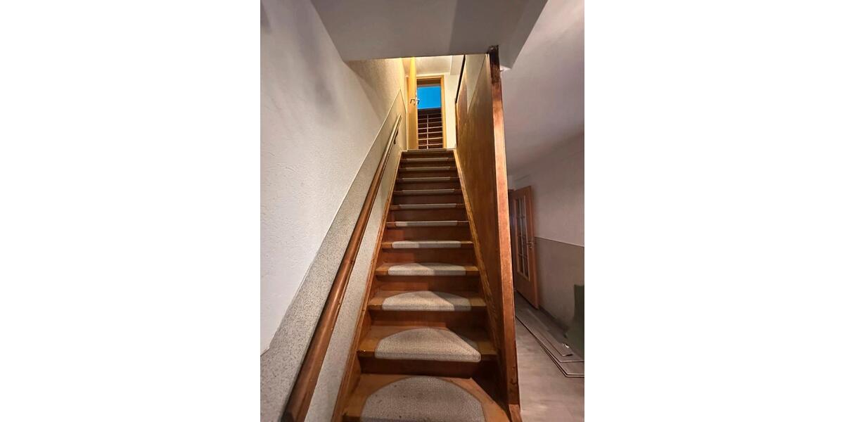 Doppelhaushälfte - 8 Zimmer, 110 m&sup2;, 99.999&euro; | Angebot:27002053