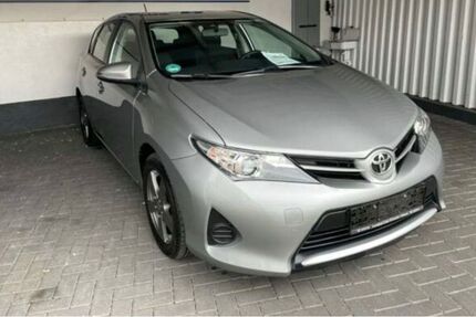 Toyota Auris 73.000 km 8.400 &euro; Berlin 10553