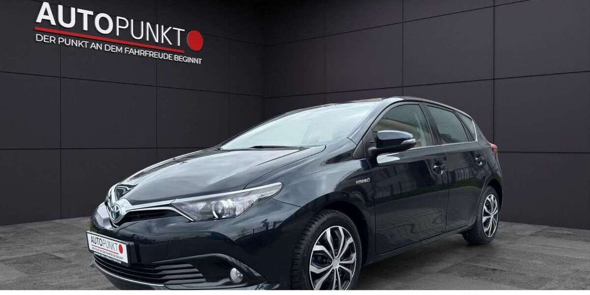 Toyota Auris 124.000 km 12.999 &euro; Wildau 15745