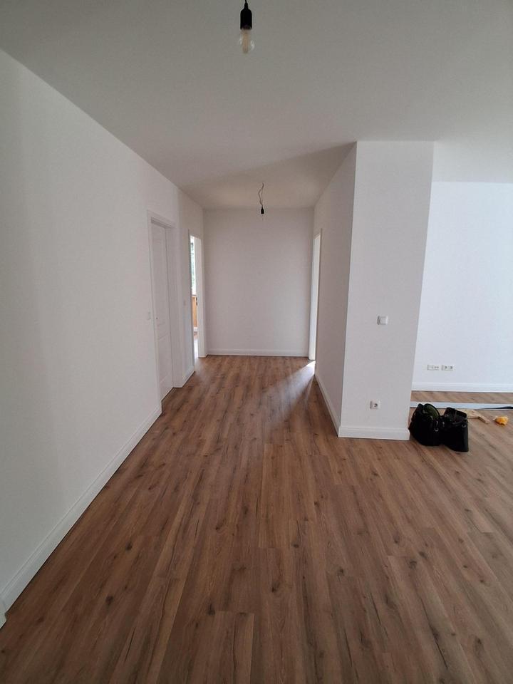 Schöne neu errichtete 3 bis 4 Zimmer-Dachgeschosswohnung mit geh. Innenausstattung und Dachterrasse zimmer