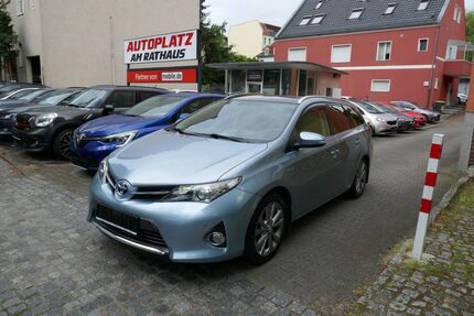 Toyota Auris 110.000 km 10.950 &euro; Berlin-Tempelhof 12105