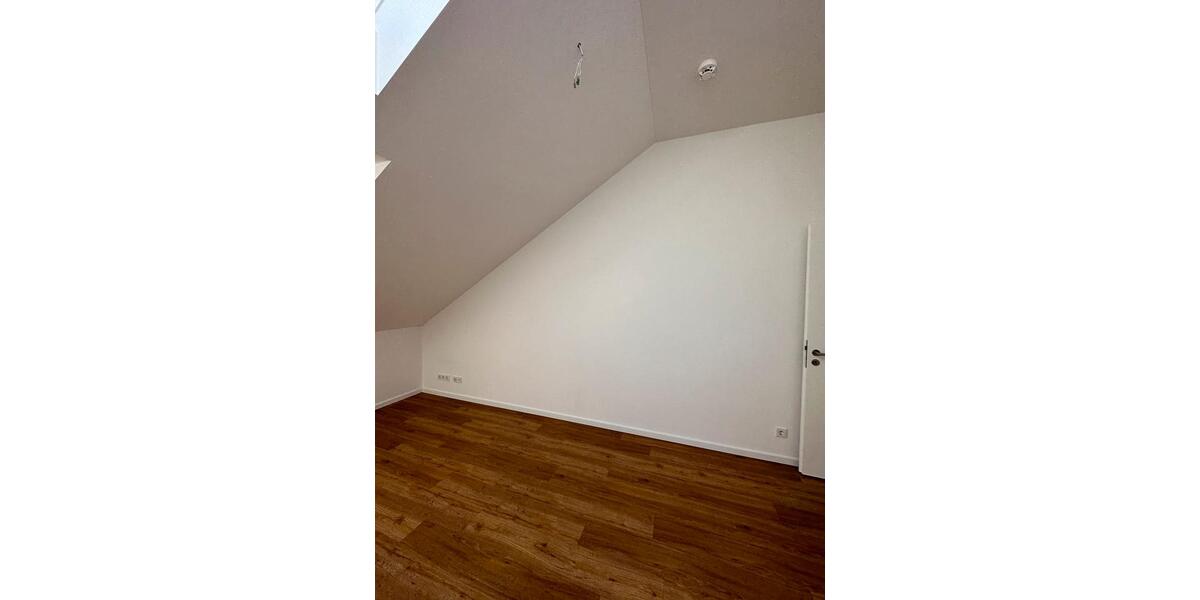 Dachgeschoßwohnung Berlin Marzahn-Hellersdorf - 3 Zimmer, 79 m&sup2;, 1.405&euro; | Angebot:27699216