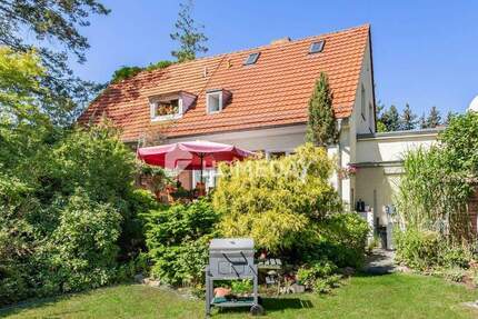 Attraktive DHH mit Pool, Terrasse, Garage & Gartenidyll in Babelsberg Nord - Verkauf mit Rückmiete 3 zimmer
