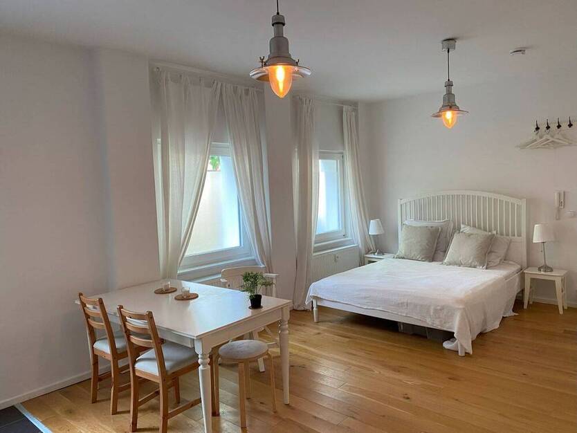 Vacant, renovated apartment, close to Tempelhofer Feld with exclusive use of a GARDEN area.