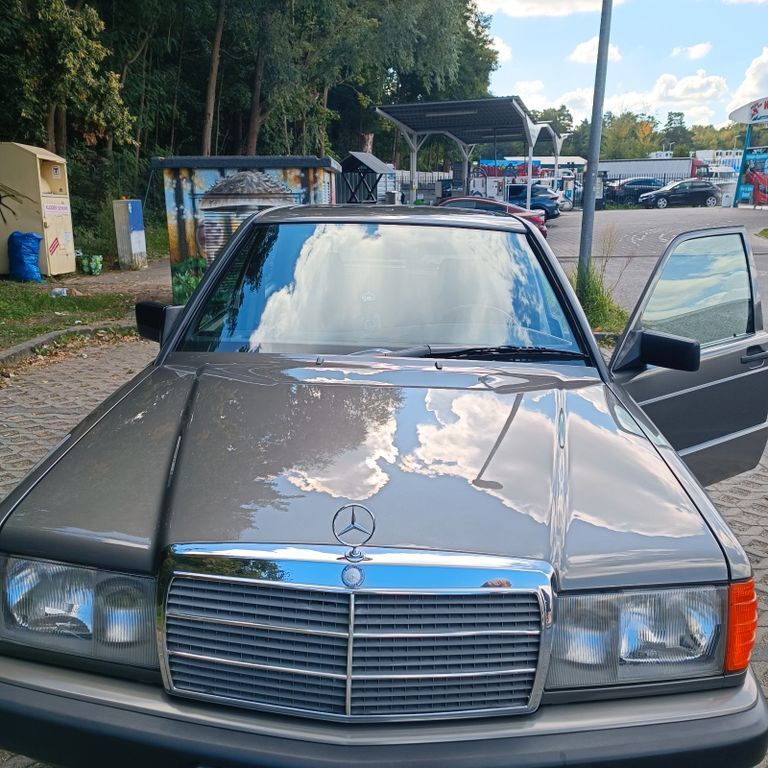 Mercedes-Benz 190 102.500 km 6.300 € Dallgow-Döberitz 14624