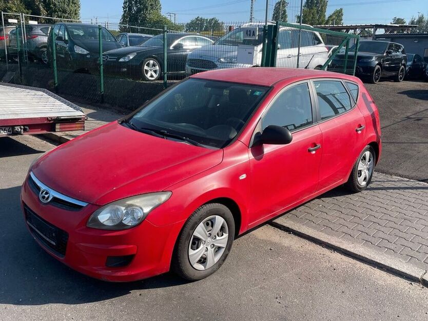 i30